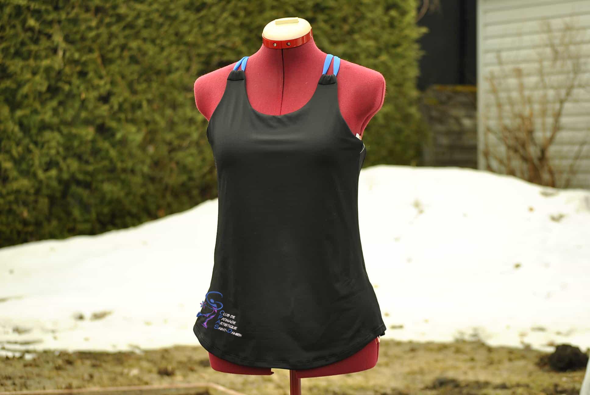 Vêtement Création Wissa fait 100% au Québec : Camisole noire et bleu avec brassière sport integrée. - CPA Saint-Damien