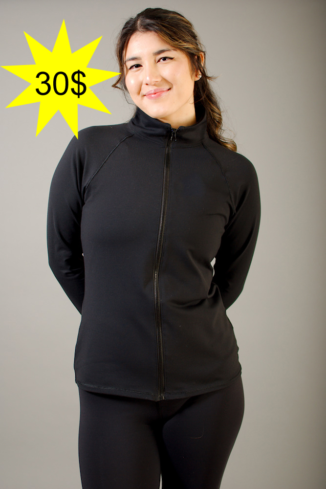 Voici une veste fait de supplex qui saura vous garder au chaud durant tout réchauffement ou entrainement. Le tissu semi-respirant offre le parfait équilibre de temperature rechercher dans une veste d'athlète. Cintrée pour les femmes, non-cintrée pour les hommes. Logo brodé au dos avec prénom brodé à la manche droite. <strong>Le club finance pour un montant de 30$, le prix affiché est avec ce financement. </strong>