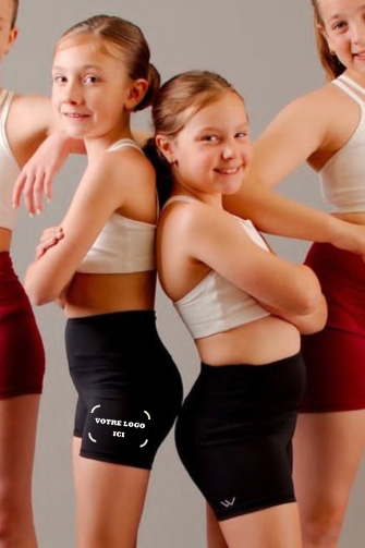 Cuissard noir à taille haute incroyablement doux. Avec son tissu de texture peau de pêche, compressif et avec protection UV FPS50, ce cuissard deviendra un essentiel dans votre garde-robe! Identification du Sport Étude Saguenay-Le-Fjord brodée à la cuisse gauche