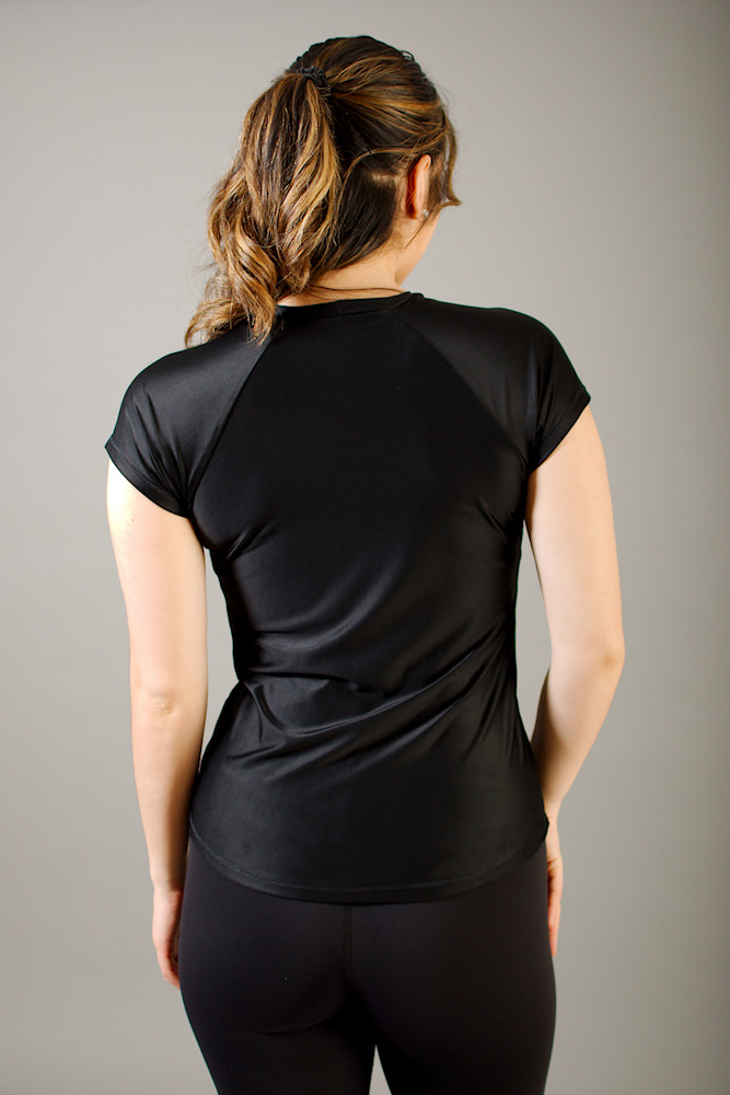 Vêtement Création Wissa fait 100% au Québec : T-shirt noir en microfibre - Physio UQAC