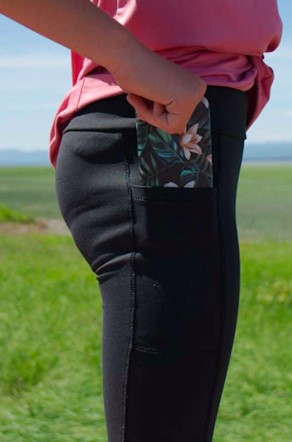 Vêtement Création Wissa fait 100% au Québec : Legging taille haute noir avec poche - CGR+