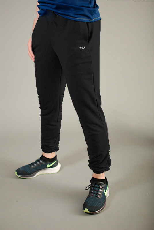 Pantalon jogger en Breath Tech noir avec poches. Identification du CPA Les Mazurkas Patinage Excellence brodée au mollet. **Image à titre d'aperçu uniquement.Taille de legging