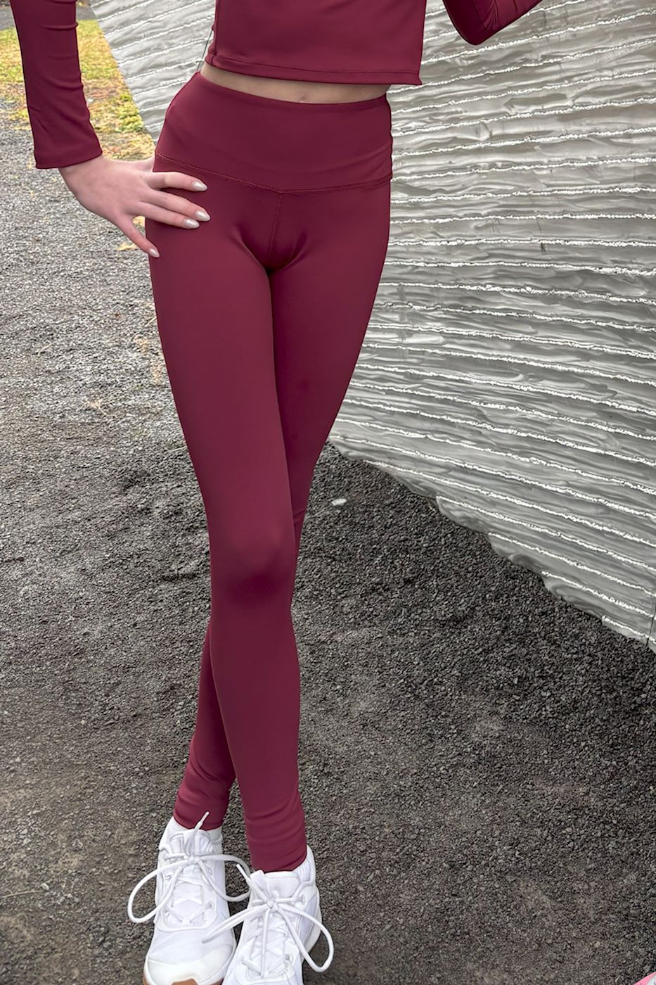 Legging à taille haute modèle amélioré tant aimé chez Wissa. Avec un tissu peau de pêche compressif et en prime, FPS 50. Oui oui! FPS 50. Ils sont tout simplement magnifiques. *Précommande : livraison avant Noël!*