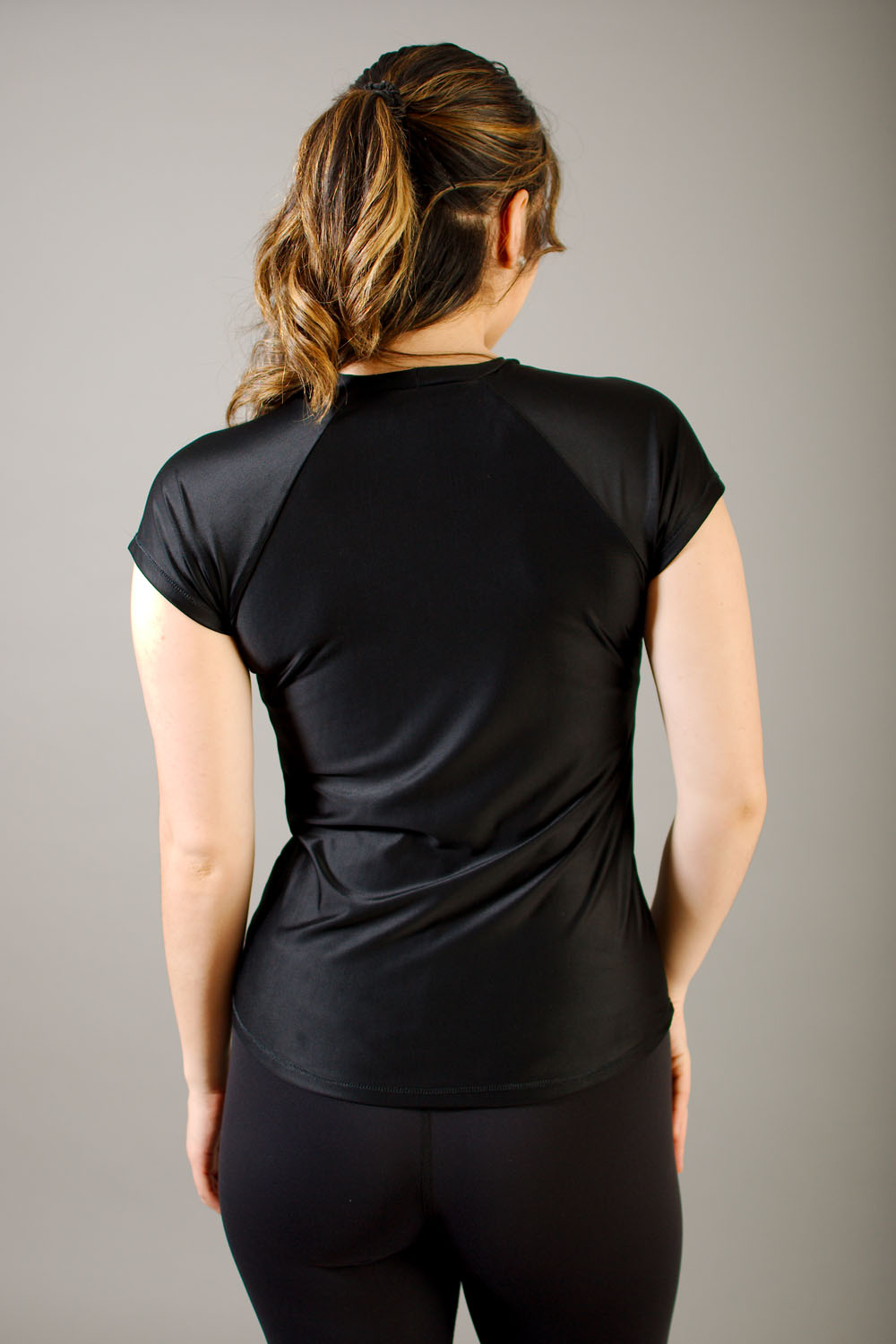 Vêtement Création Wissa fait 100% au Québec : T-shirt noir en microfibre - CPA Saint-Charles